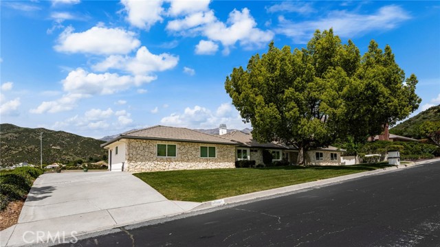 36608 Oak Ridge Drive, Yucaipa CA: https://media.crmls.org/medias/3cd34224-0503-4287-b206-56e1536fe875.jpg