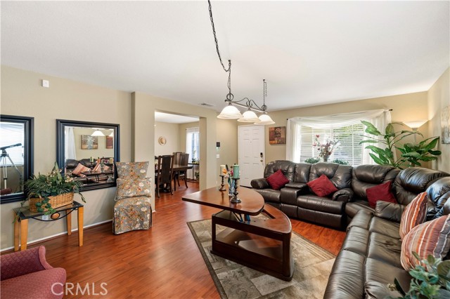 Detail Gallery Image 7 of 43 For 1549 Thomas Dr, Lancaster,  CA 93535 - 4 Beds | 3 Baths