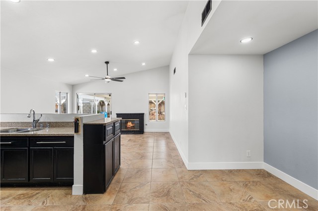 Detail Gallery Image 13 of 58 For 4042 E Avenue R6, Palmdale,  CA 93552 - 3 Beds | 2 Baths