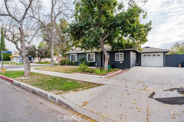 Detail Gallery Image 1 of 1 For 17528 Arminta St, Northridge,  CA 91325 - 4 Beds | 1 Baths