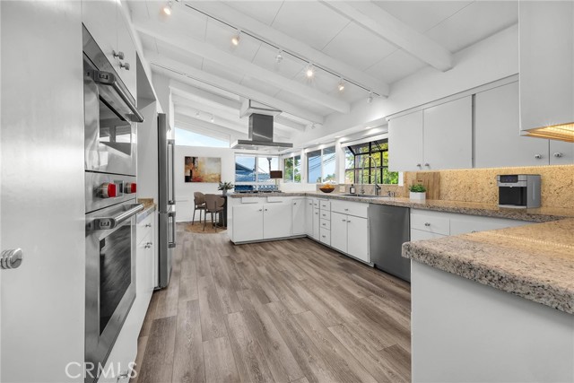 3521 Stonewood Drive, Sherman Oaks CA: https://media.crmls.org/medias/3cd4059c-f075-44a5-bacf-2f0aca9d1b1a.jpg