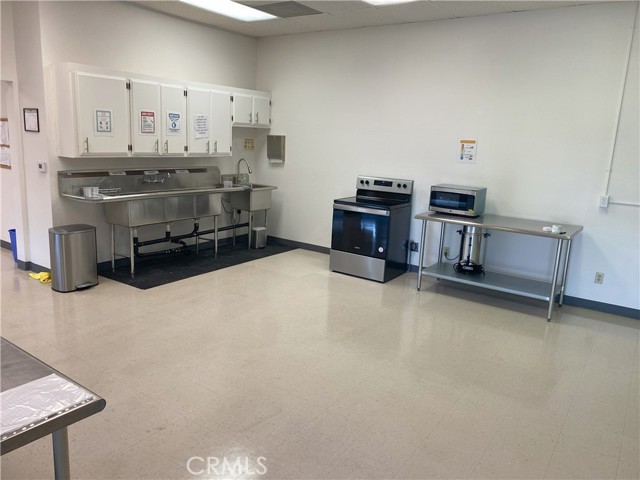 1581 Cummins Drive, Modesto CA: https://media.crmls.org/medias/3cd4b21a-261b-4286-a0c0-187d2b01a304.jpg