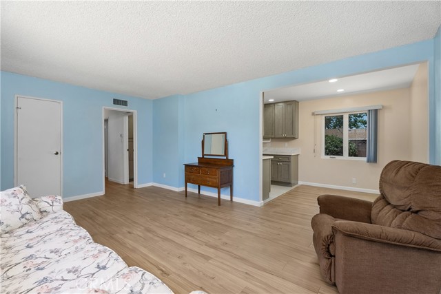 11747 Hollyview Drive, La Mirada CA: https://media.crmls.org/medias/3cd55188-5259-456e-9346-b0ebc9ec2286.jpg