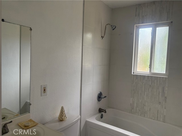 Detail Gallery Image 29 of 40 For 878 E Holly St, Rialto,  CA 92376 - 4 Beds | 3 Baths