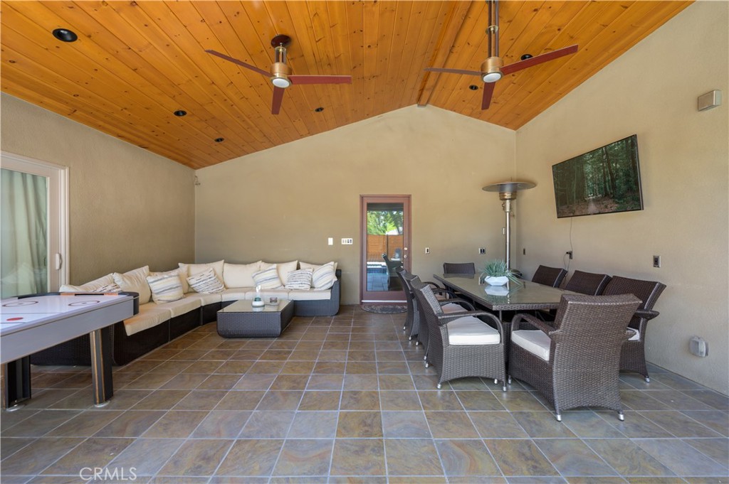 5345 Fallbrook Avenue