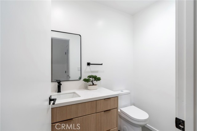 Detail Gallery Image 12 of 27 For 2517 Alsace #1/2,  Los Angeles,  CA 90016 - 3 Beds | 4 Baths