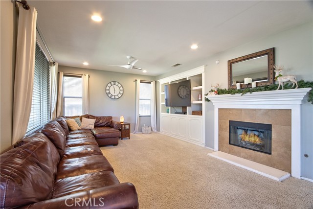 Detail Gallery Image 9 of 36 For 39883 S Creek Cir, Murrieta,  CA 92563 - 5 Beds | 3 Baths