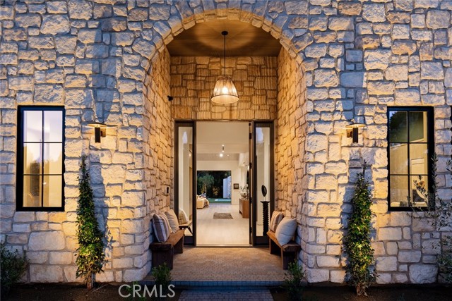 Detail Gallery Image 4 of 62 For 19026 Sprague St, Tarzana,  CA 91356 - 6 Beds | 6/1 Baths