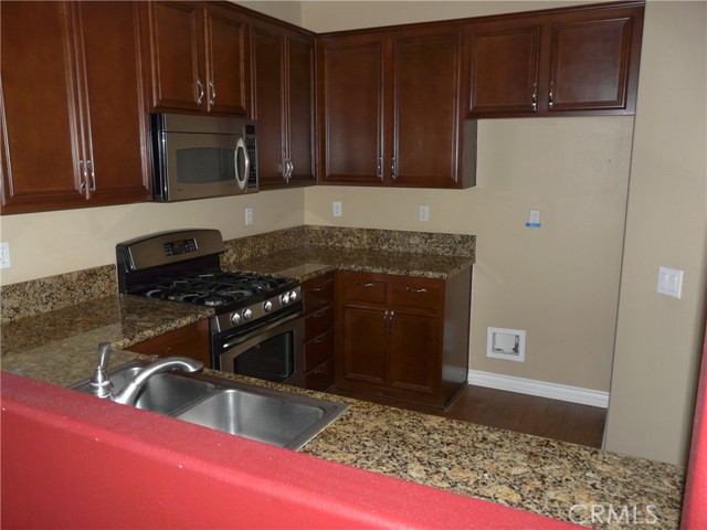 Detail Gallery Image 8 of 14 For 28683 Bar Harbor Ln, Temecula,  CA 92591 - 3 Beds | 2/1 Baths