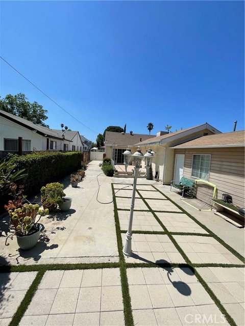 Detail Gallery Image 22 of 28 For 5118 Newcastle Ave, Encino,  CA 91316 - 3 Beds | 2 Baths