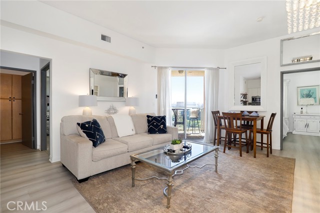 488 E Ocean Boulevard, Long Beach CA: https://media.crmls.org/medias/3cd7fbd2-b1c6-48f3-997b-63dbac680531.jpg