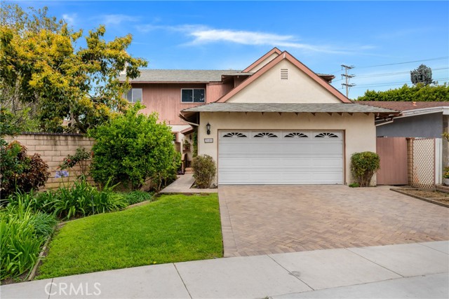 Detail Gallery Image 1 of 20 For 3159 Sharon Ln, Costa Mesa,  CA 92626 - 6 Beds | 3 Baths