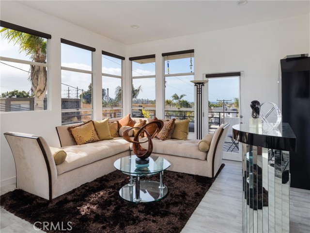 645 1st Place, Hermosa Beach, California 90254, 3 Bedrooms Bedrooms, ,2 BathroomsBathrooms,Residential,Sold,1st,SB22033969