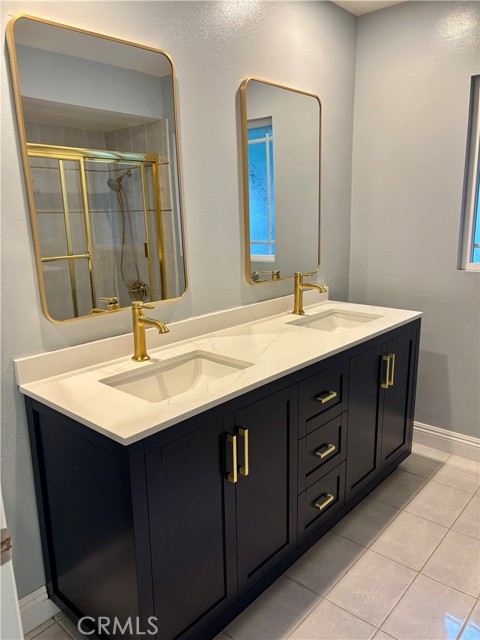 Detail Gallery Image 10 of 17 For 4635 Nomad, Woodland Hills,  CA 91364 - 4 Beds | 3 Baths