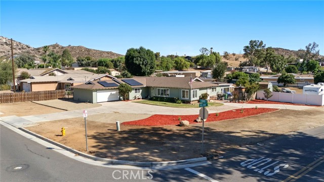 970 3rd Street, Norco CA: https://media.crmls.org/medias/3cda2c59-ff6a-43a2-a963-58117662ed3c.jpg