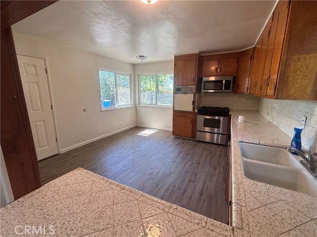 Detail Gallery Image 4 of 21 For 664 Plumas, Oroville,  CA 95965 - 3 Beds | 2 Baths