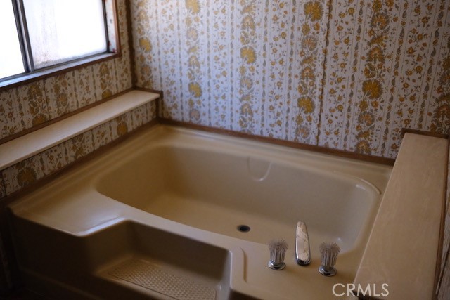 https://media.crmls.org/medias/3cdaa4bb-efae-4880-9543-c65c1c4166d7.jpg?preset=X-Large