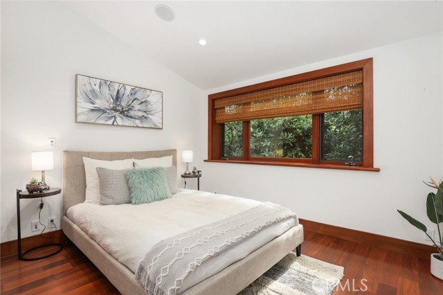 Detail Gallery Image 13 of 31 For 713 Hampden Pl, Pacific Palisades,  CA 90272 - 2 Beds | 1/1 Baths