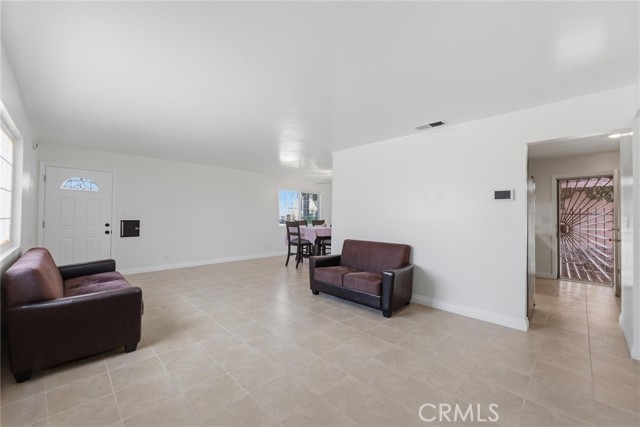 Detail Gallery Image 6 of 38 For 706 E Palmer, Compton,  CA 90221 - 3 Beds | 2 Baths