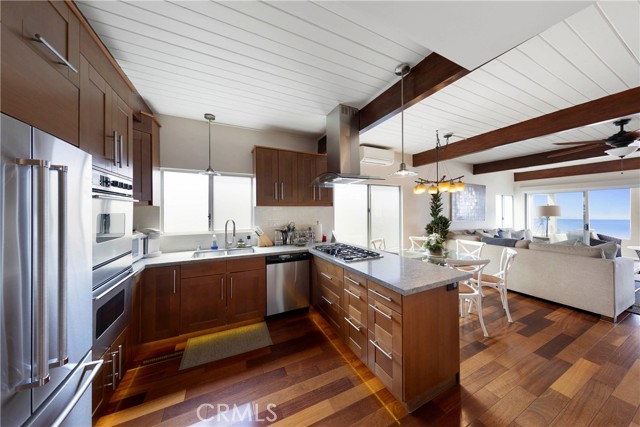 Detail Gallery Image 6 of 29 For 1040 La Mirada St, Laguna Beach,  CA 92651 - 3 Beds | 3 Baths