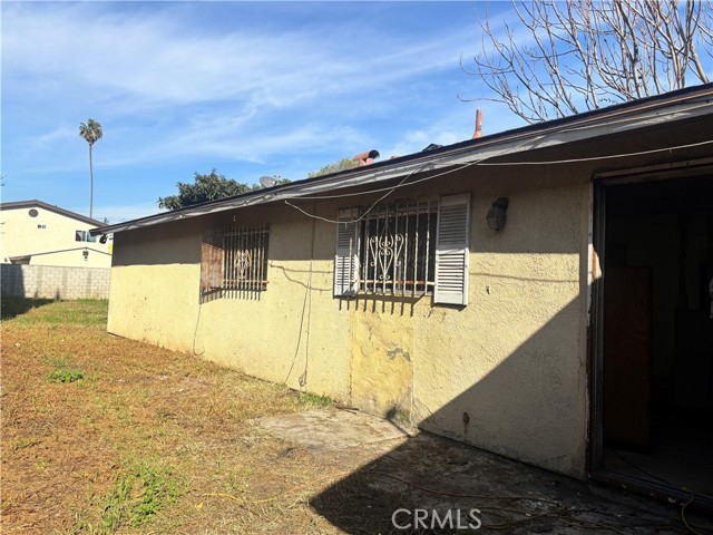 Detail Gallery Image 5 of 5 For 409 W Almond, Compton,  CA 90220 - 3 Beds | 2 Baths