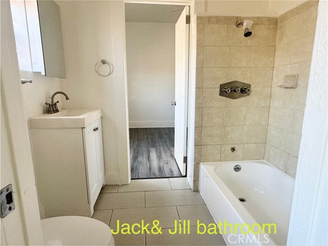 Detail Gallery Image 9 of 12 For 206 W 52nd Pl, Los Angeles,  CA 90037 - 4 Beds | 1/1 Baths