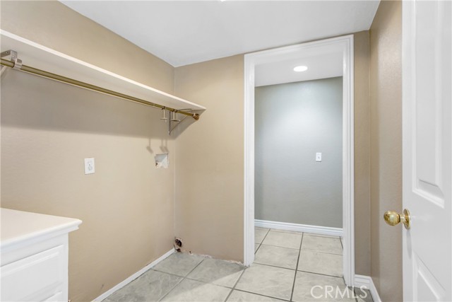 Detail Gallery Image 15 of 28 For 2421 W Calle Celeste Dr, Rialto,  CA 92377 - 5 Beds | 3 Baths