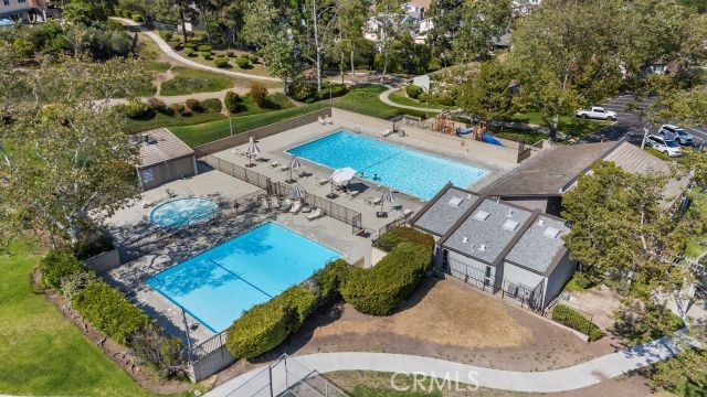 565 Martinique Place, Thousand Oaks CA: https://media.crmls.org/medias/3cddd8bc-71a3-4c01-80ff-4f599eaefb32.jpg