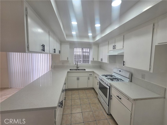 16741 Blanton Lane, Huntington Beach CA: https://media.crmls.org/medias/3cde3c43-f967-4546-b64e-623b6eb03de1.jpg