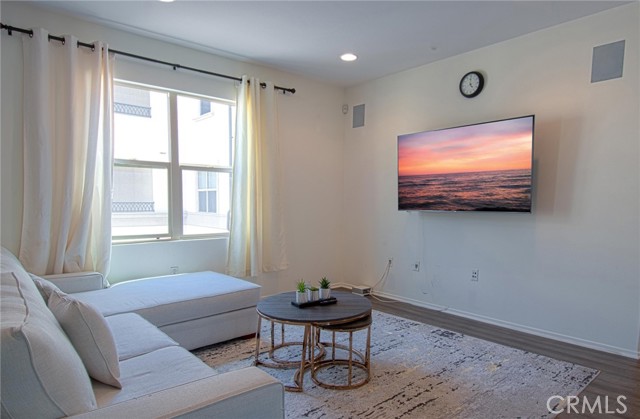 Detail Gallery Image 10 of 19 For 524 S Anaheim #1,  Anaheim,  CA 92805 - 3 Beds | 2 Baths