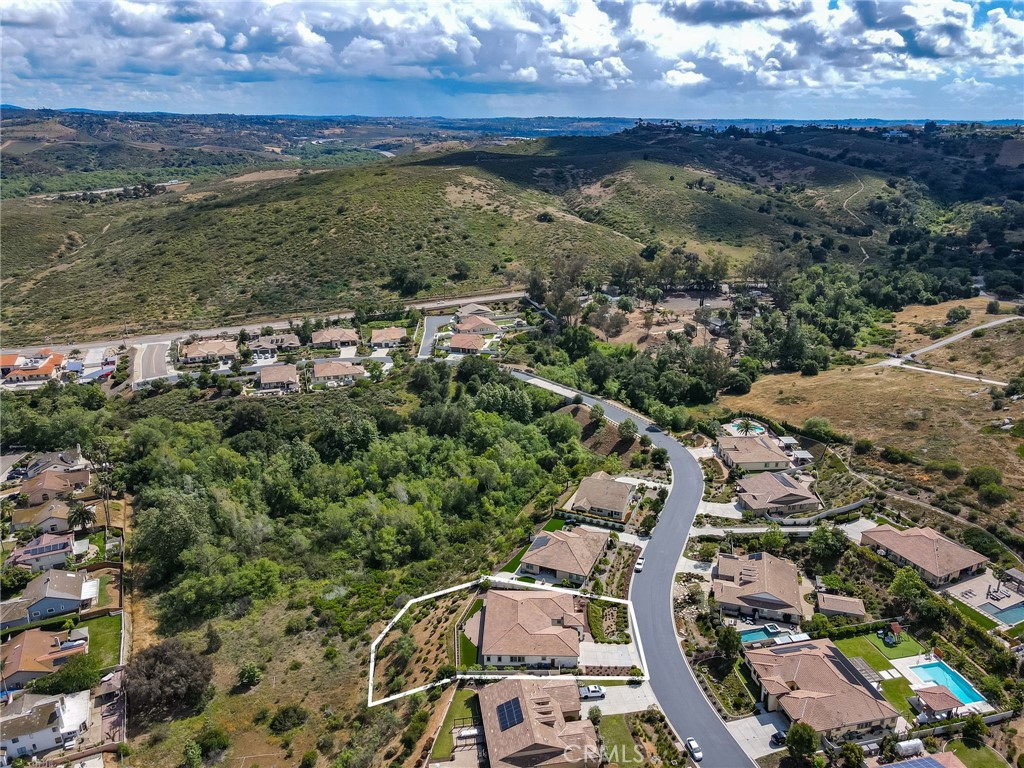 https://media.crmls.org/medias/3cdfd50f-7ccf-47dd-9e6b-efeecd6acac0.jpg?preset=X-Large