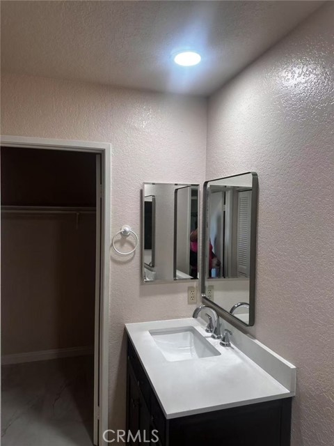 26002 Dundee Drive, Lake Forest CA: https://media.crmls.org/medias/3ce00144-f6c5-4e5e-aed6-2eb3da682549.jpg