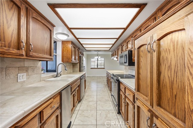 Detail Gallery Image 12 of 37 For 14825 Henderson Ave, Bakersfield,  CA 93314 - 3 Beds | 2 Baths