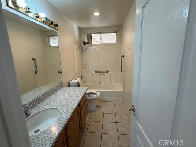 13240 Mugu Court, Apple Valley CA: https://media.crmls.org/medias/3ce18292-47c1-4db7-8eab-3b5a67fcf020.jpg