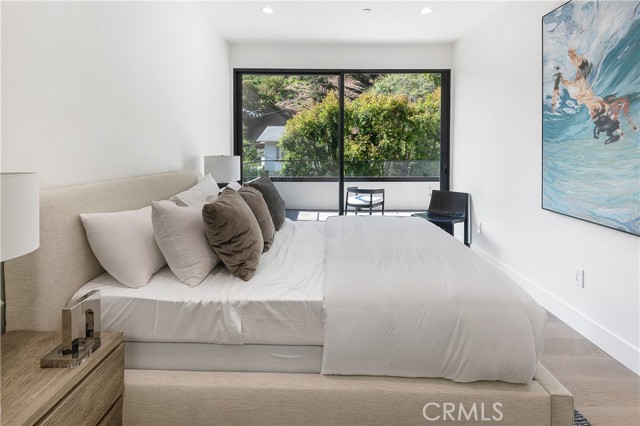 Detail Gallery Image 26 of 46 For 9836 Yoakum Dr, Beverly Hills,  CA 90210 - 5 Beds | 4 Baths