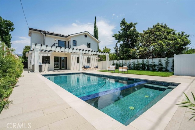 521 N Sparks Street, Burbank CA: https://media.crmls.org/medias/3ce1af3d-c2b3-46cb-b8d1-95763d0ead20.jpg