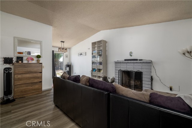 Detail Gallery Image 7 of 21 For 23621 Suncrest Ave, Moreno Valley,  CA 92553 - 3 Beds | 2 Baths