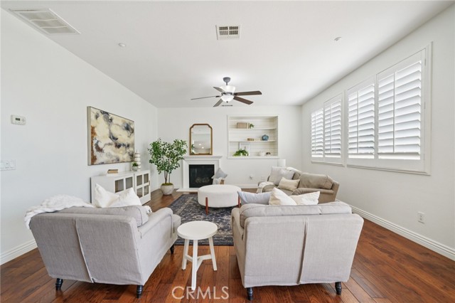 Detail Gallery Image 10 of 75 For 4805 Dovehurst Way, Fontana,  CA 92336 - 4 Beds | 4 Baths