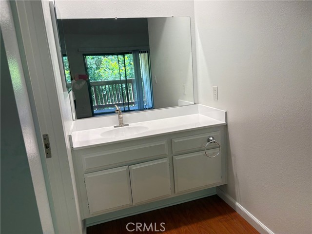 21551 Burbank Boulevard, Woodland Hills CA: https://media.crmls.org/medias/3ce20e8f-8311-488e-a297-6edff22831fd.jpg