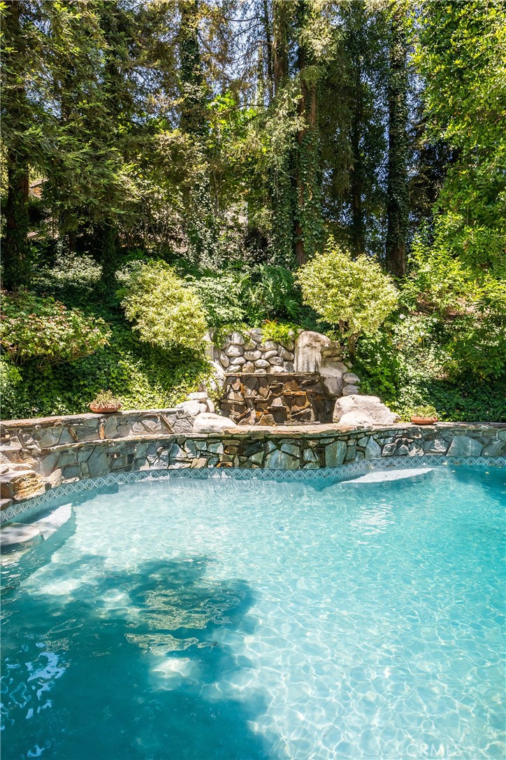 https://media.crmls.org/medias/3ce257ca-b7c5-46aa-9332-63b1cdcb2556.jpg?preset=X-Large