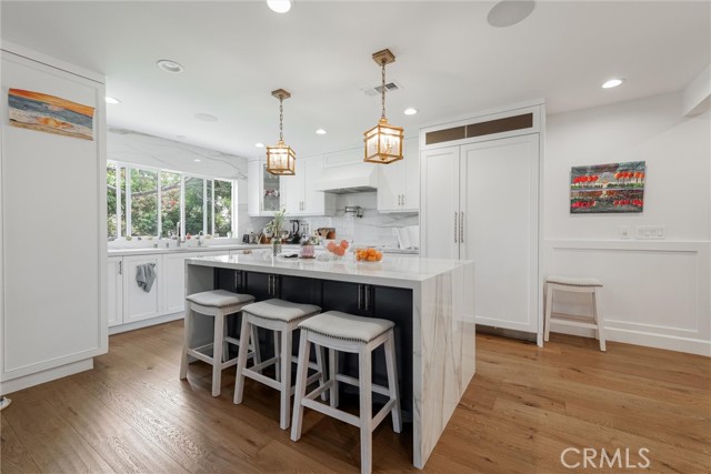 2528 N Orchard Drive, Burbank CA: https://media.crmls.org/medias/3ce287f5-b36c-400e-a536-fa94e2826bb8.jpg
