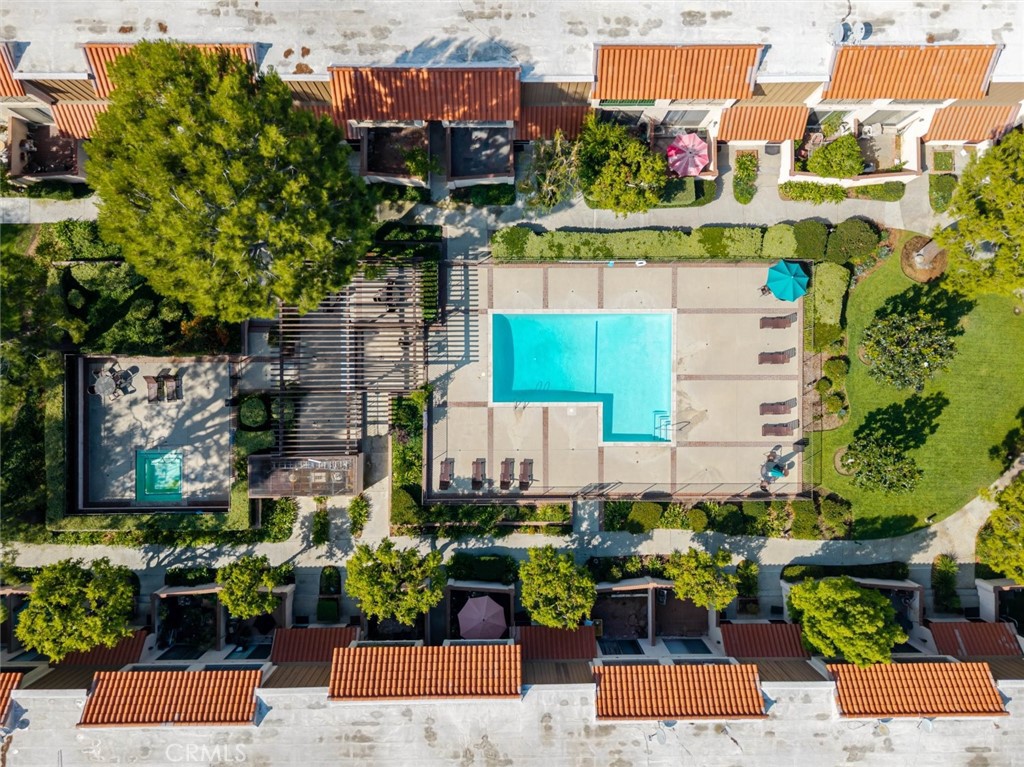 https://media.crmls.org/medias/3ce35cf3-a1ed-4bdf-b31c-b67cd0a0024b.jpg?preset=X-Large