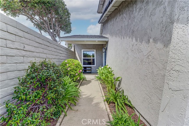 9001 Oceanwood Drive, Huntington Beach CA: https://media.crmls.org/medias/3ce448cf-b220-4989-9be1-05c1477d605d.jpg