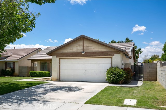 Detail Gallery Image 3 of 23 For 45451 Pickford Ave, Lancaster,  CA 93534 - 3 Beds | 2 Baths