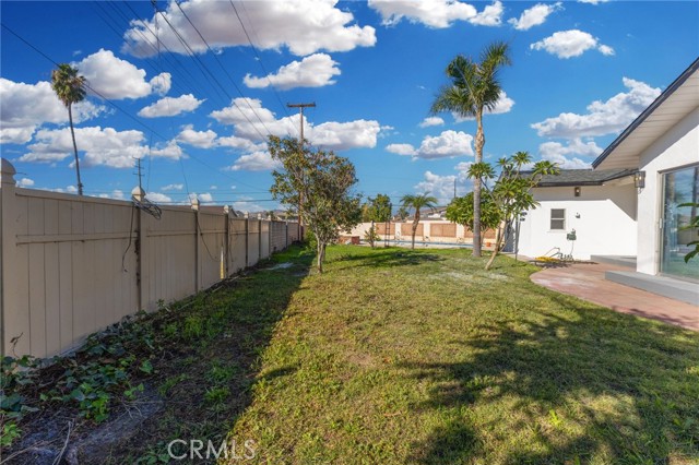 325 Echo Court, San Bernardino CA: https://media.crmls.org/medias/3ce70164-1370-4864-9d92-3643463a82a7.jpg
