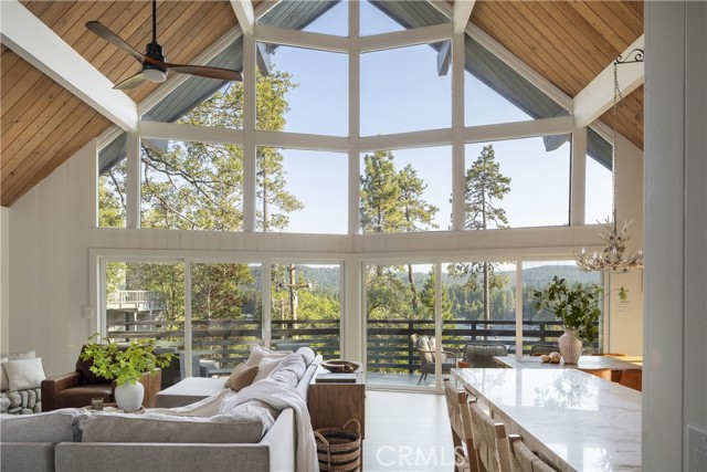 Detail Gallery Image 1 of 35 For 27937 West Shore Rd, Lake Arrowhead,  CA 92352 - 4 Beds | 4 Baths