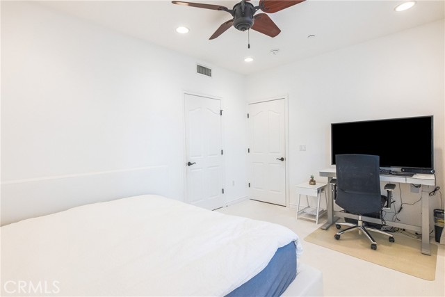 Detail Gallery Image 6 of 26 For 432 S Willaman Dr #104,  Los Angeles,  CA 90048 - 2 Beds | 2 Baths