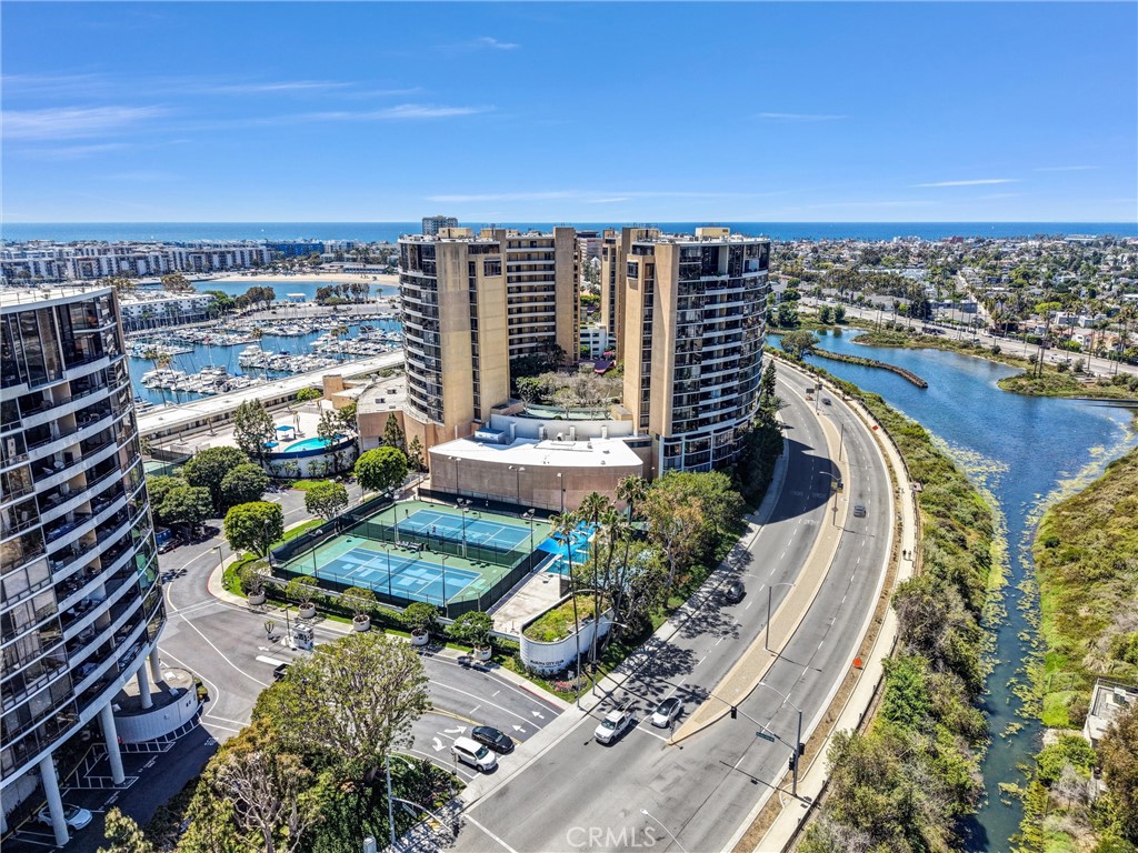 https://media.crmls.org/medias/3ce81c4d-b0cd-43e9-96cd-2d9d9f2370d8.jpg?preset=X-Large