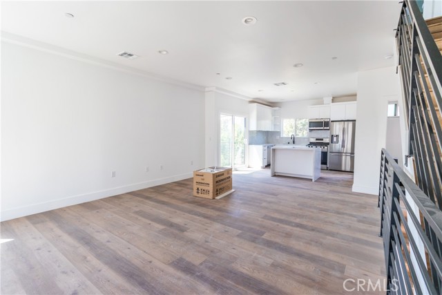 Detail Gallery Image 9 of 22 For 4507 W 18th St Dr #1,  Los Angeles,  CA 90019 - 4 Beds | 3 Baths