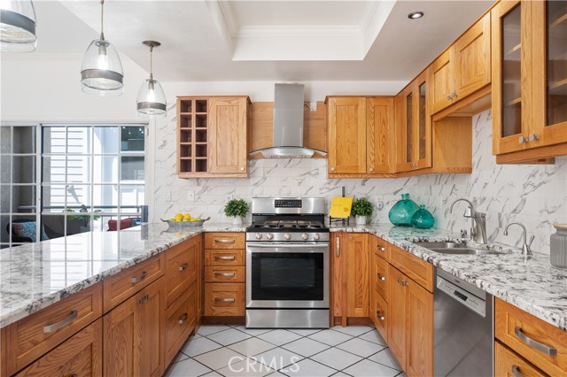 2006 Aviation Way, Redondo Beach CA: https://media.crmls.org/medias/3ce8a68a-70ea-45ac-b550-af69df7c5890.jpg